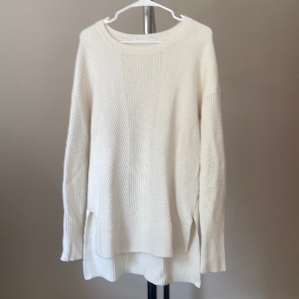 ATHLETA CREAM SWEATER. SIZE M